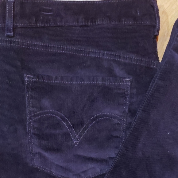 Levi's Women's Classic Straight Jeans - Picture 4 of 4